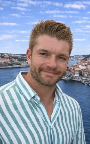 Thomas Auckland, Commercial Director